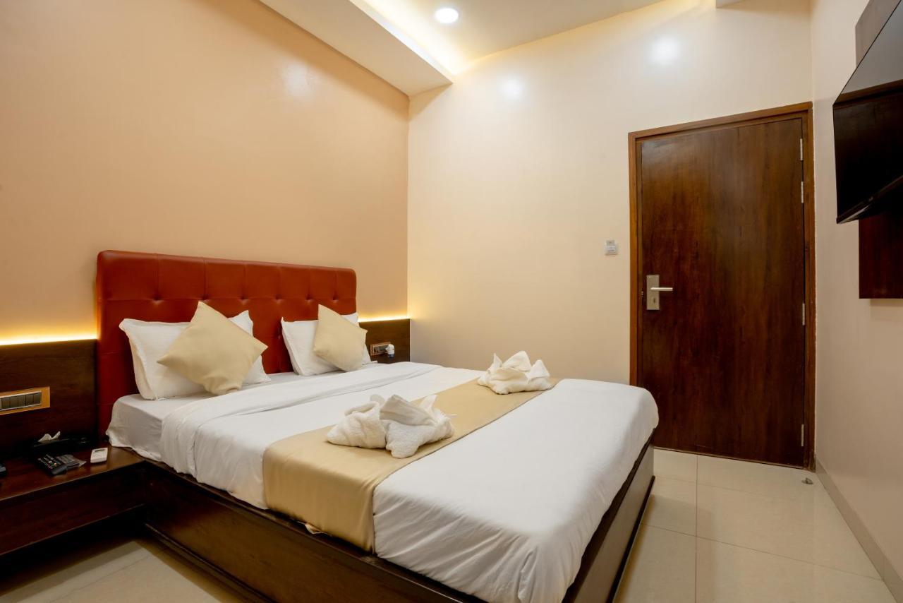 Hotel Empire - Near Mumbai International Airport Экстерьер фото