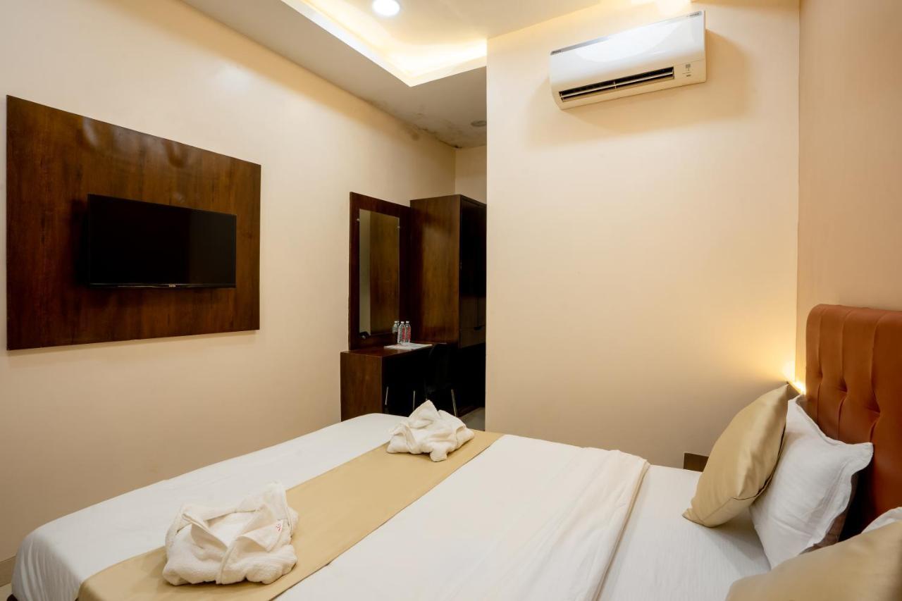 Hotel Empire - Near Mumbai International Airport Экстерьер фото